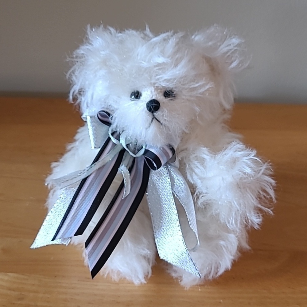 TEDDIES BY LAURA LYNN 2010 Original Handcrafted 'Snowball' Mohair Jointed Bear